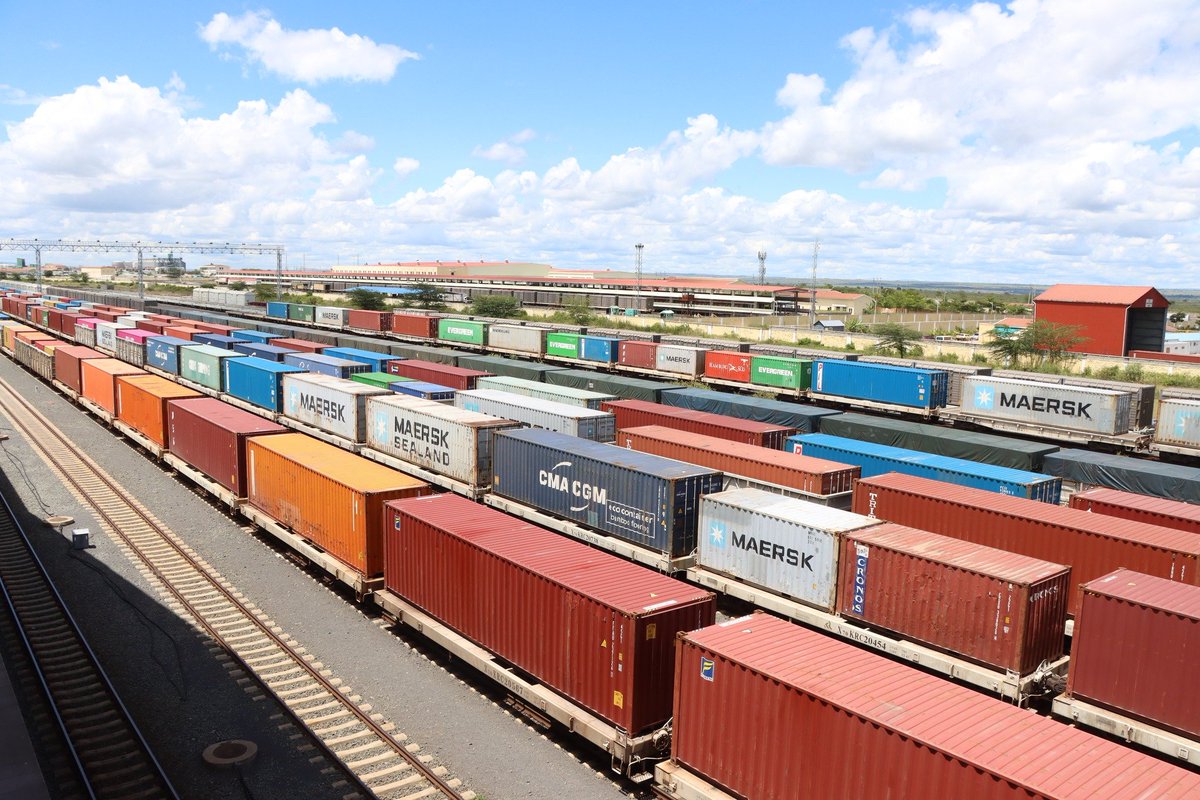 KenyaRailways_'s tweet image. Move Your Cargo with Confidence!
Kenya Railways Freight Service offers fast, reliable, and cost-effective transportation for bulk and break-bulk goods across Kenya and into the region. #KRFreight #RightOnTrack #RegionalConnectivity #CargoSolutions4o