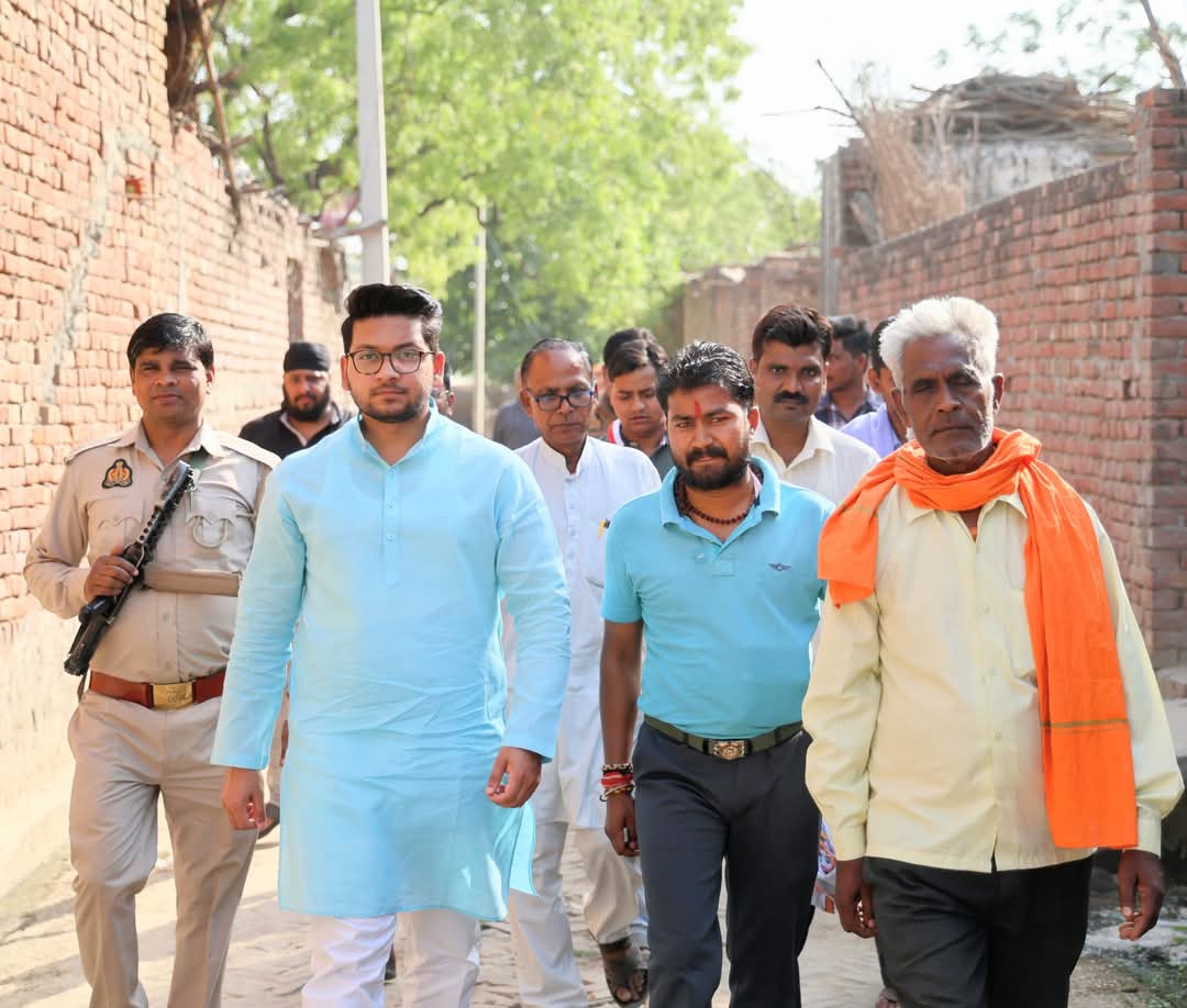 LodhiSumendra's tweet photo. आज अखिल भारतीय लोधी राजपूत कल्याण महासभा के युवा राष्ट्रीय अध्यक्ष Saurabh Singh Rajput जी के साथ अतरौली विधानसभा के में कुछ परिवारों में हुए दुःखद निधन की सूचना प्राप्त होते ही शोक संतप्त परिवारों से भेंट कर संवेदना व्यक्त की...
@thisissanjubjp @RajveersinghUP https://t.co/5P83k8q3ZL