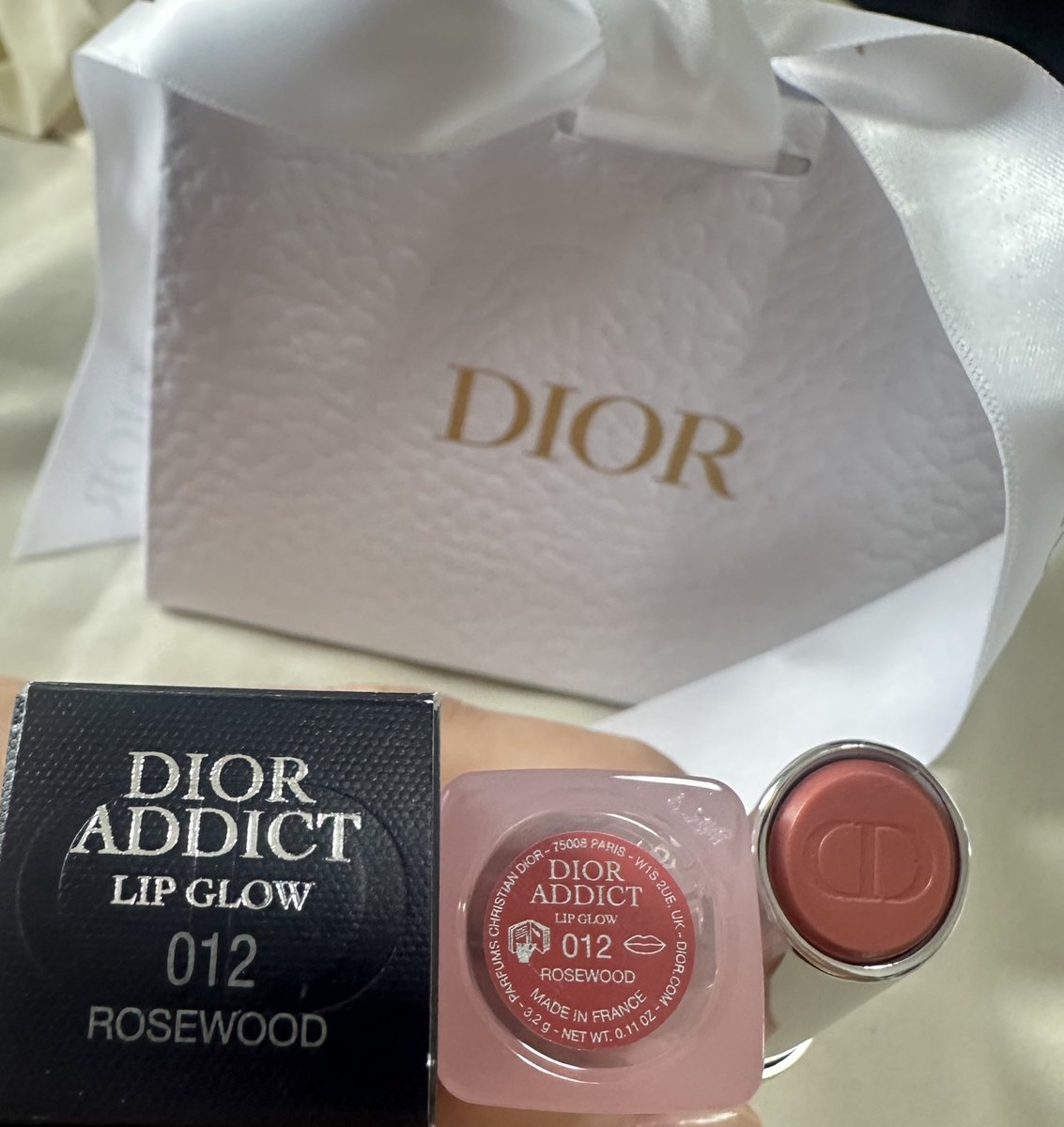 mariexcat's tweet photo. Dior Lip Glow 012 rosewood มือ 1 ไม่เคยใช้ส่งต่อ 850 บาท รวมส่ง (ราคาช็อป 1,700) แถมถุงและริบบิ้น dior มีใบเสร็จของแท้จากห้าง 🩷

#ส่งต่อสกินแคร์ #ส่งต่อคสอ #ส่งต่อสกินเเคร์ #ส่งต่อเครื่องสําอาง #ส่งต่อdior #diorlipglow #ลิปdior #ลิปวอนยอง https://t.co/6tflHsin1K