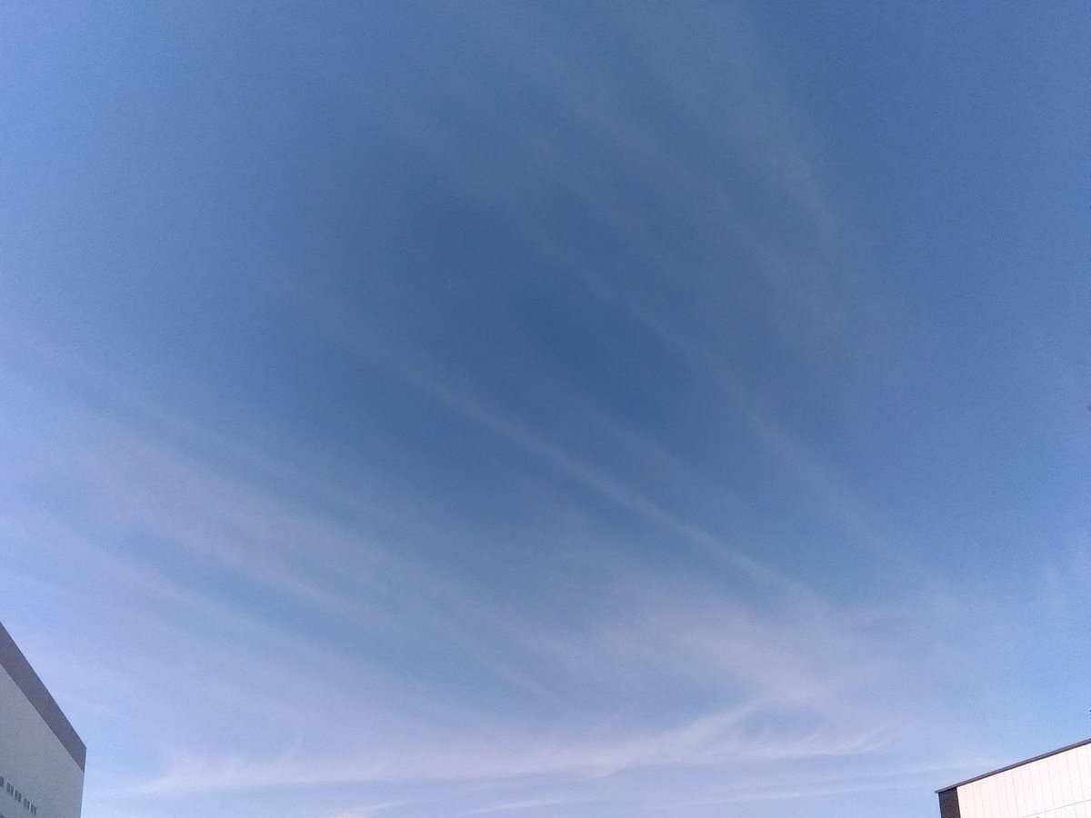 Ocokela's tweet photo. Right now, the blue sky of Kyoto, Japan, where there was not a cloud in the sky, is thinly clouded by the sprayed chemtrails. 
Can you please stop spraying chemtrails any more?
@realDonaldTrump
@RobertKennedyJr
@elonmusk https://t.co/eqpcMM18ob