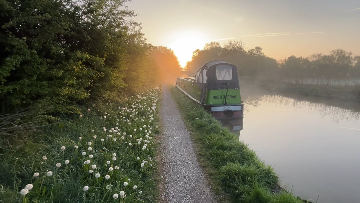 Another beautiful start to the day. Walking along the Shropshire Union Canal near Middlewich. #canals #lifesbetterbywater #canalandrivertrust