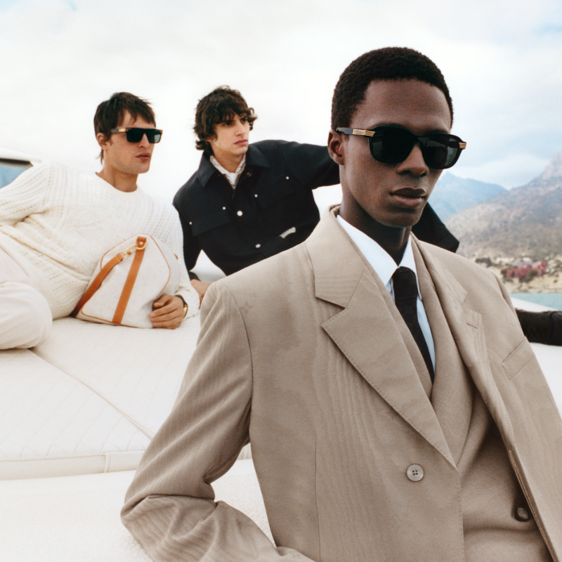 LouisVuitton_JP's tweet photo. 錨を上げて。スポーティなディテールとマリン風のデザインを散りばめた@Pharrellによる #LVMenPreFall25 コレクション。洗練されたスーツやアクセサリーなど、太西洋をまたにかけるモダンなトラベラーにぴったりなワードローブを紹介。

#PharrellWilliams #LouisVuitton