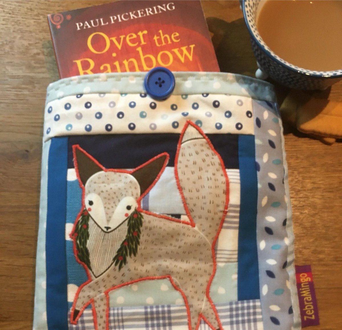 Love foxes? Love reading? Unique, handmade, padded book sleeves - more choice online ! zebramingo.etsy.com/listing/165050… #earlybiz #fox #bookblogger #smilett23