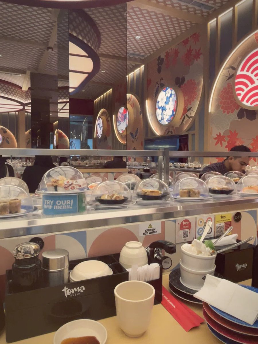 lalatansaaa's tweet photo. Tom Sushi🍣
Aku dan pacar akuuuu~ nyoba mam sushii
ternyata kami berdua suka, bahaya gasi? kami mau makan terus jadiny😤 https://t.co/Ip0Q9Zlh2S