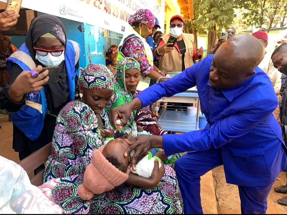 JPouorgounal's tweet photo. C’EST LE JOUR J. 👩⚕️ Les agents de santé viendront à votre porte pour vacciner gratuitement vos enfants. Accueillez-les avec confiance. Ils sont là pour protéger nos enfants. Ensemble, faisons reculer la polio jusqu’à son extinction totale. 🌍
#PevAdamaoua
#PolioGameOver25 https://t.co/TnxF9MHsAw