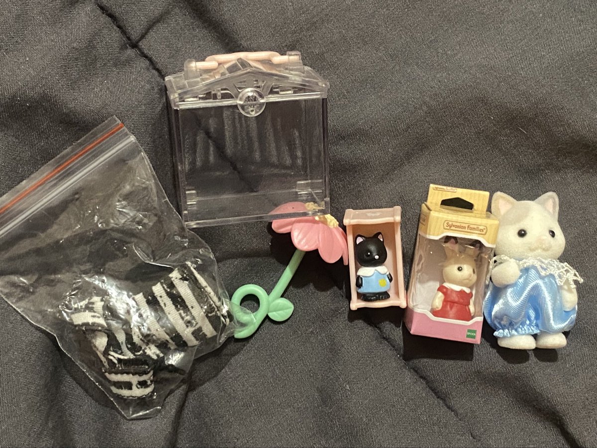 KrolsCircus's tweet image. YAY bunny package with new sylvanian families cats #SOhappy #weloveyoubunny