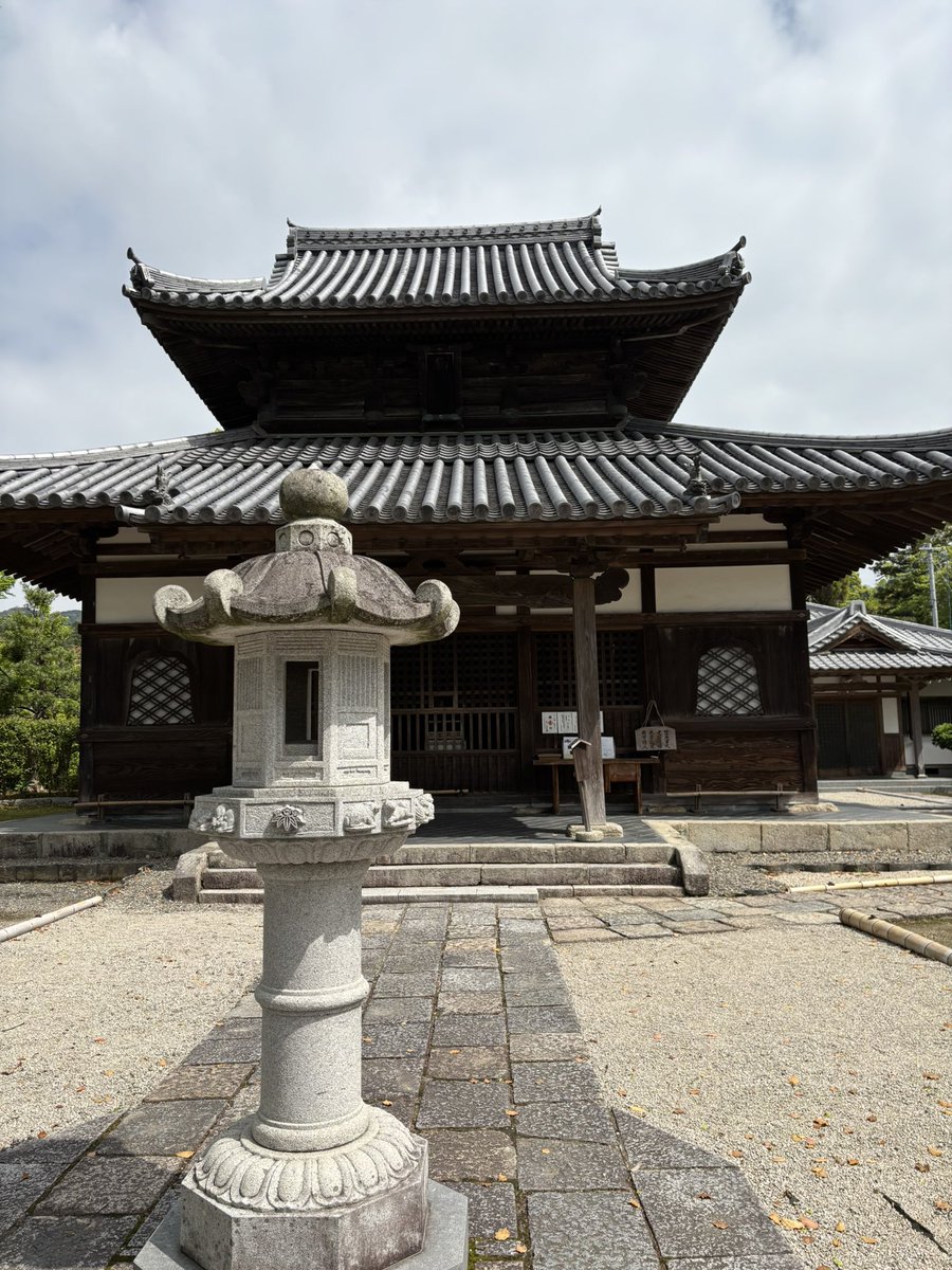 お隣の戒壇院にも行きました!日本三戒壇の一つだそうです!
観世音寺では御朱印書いていただいて、戒壇院では書き置きの御朱印をいただきました😊
いや〜宝蔵よかった。いっぱい重要文化財あってオススメ!四天王像かっこよかったなぁ
