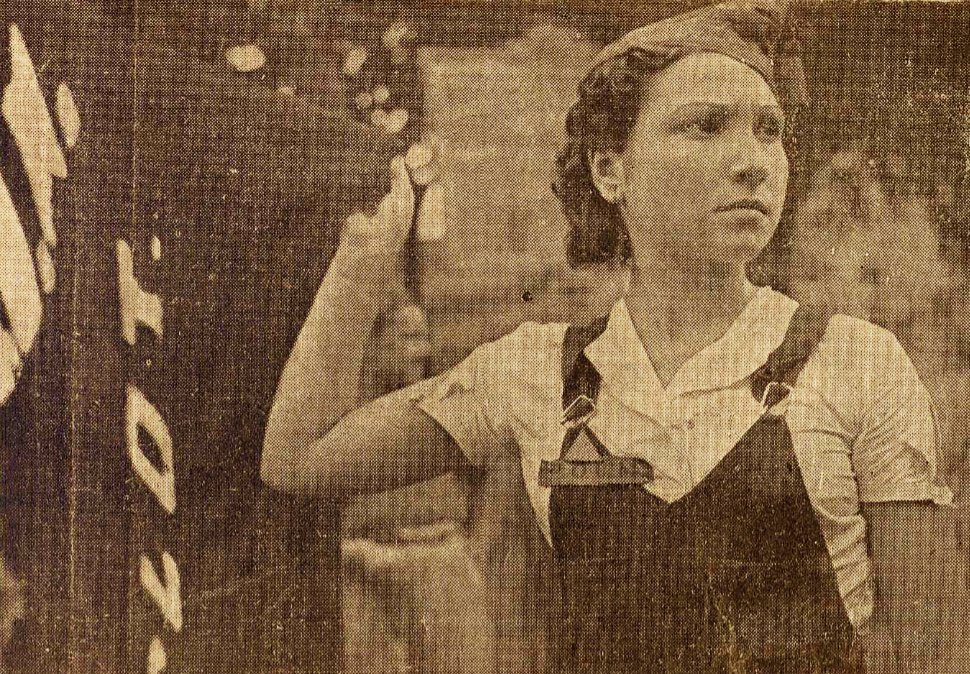 Estiu de 1936. Miliciana del POUM del barri del Clot
( Barcelona )
#Milicianes