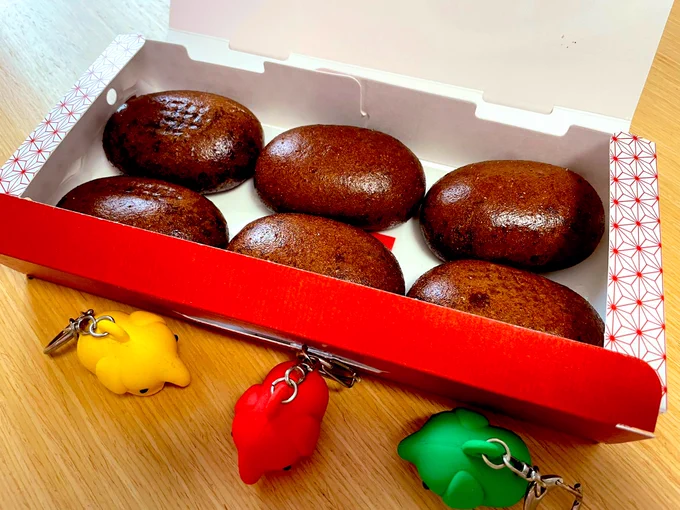 大阪 連れてってもろてドムドムのかりんとう饅頭買った!!! 