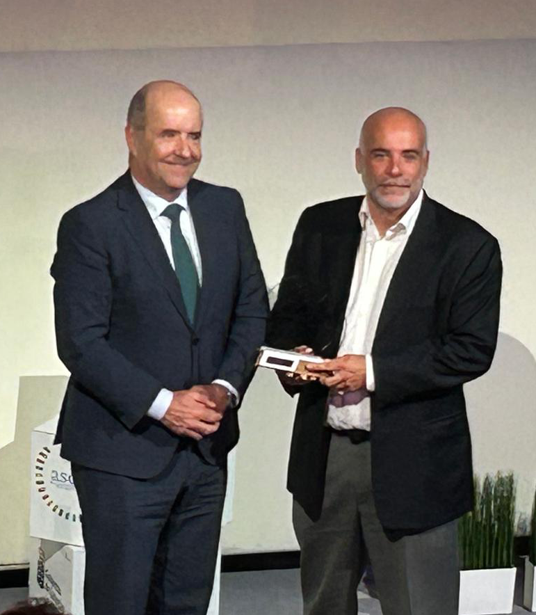 Canaragua's tweet photo. 🤗 Muy agradecidos por el reconocimiento que nos ha otorgado la Red de Responsabilidad Corporativa del Gobierno de #Canarias 🇮🇨  @canariasrsc

Renovamos nuestro compromiso con las Islas, los #ODS y la #Agenda2030 🗓️ @canarias2030 https://t.co/w1TBOIxgsW