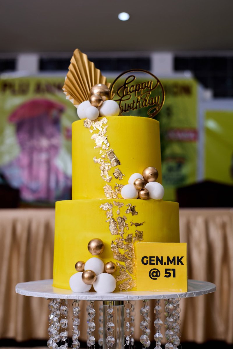 Kayera256's tweet image. Happy 51st Birthday to our Master #CDF of the Mighty #UPDF @mkainerugaba. 

You’ve been our hero and our Hope-Uganda is blessed to have Gen. Muhoozi Kainerugaba. 

I wish you nothing but happiness and success in all your endeavors. 

I celebrate your 51st birthday Sir 🫡