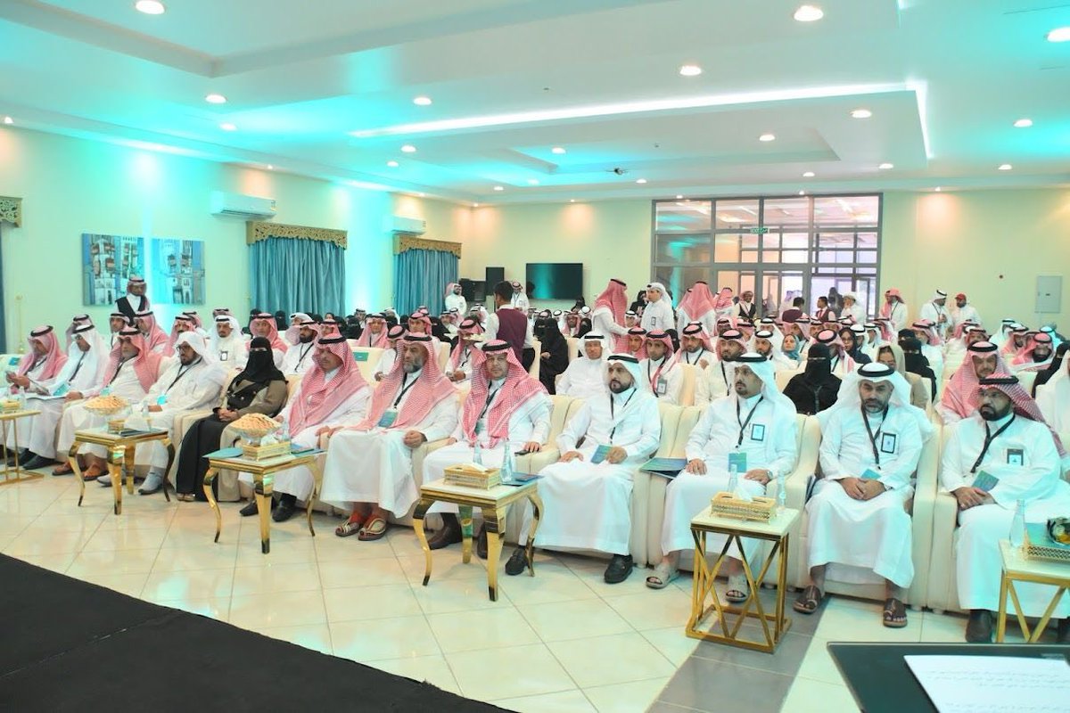 MOE_JDH's tweet photo. ورشة عمل |
مساعد وزير التعليم يفتتح ورشة عمل "الممارسات التطبيقية لمشروع التحول في منظومة حوكمة إدارات ومكاتب التعليم" التي يستضيفها #تعليم_جدة بمشاركة 8 إدارات تعليمية، تتضمن الورشة جلسات متخصصة لمسارات المشروع، تحت إشراف الفريق التنفيذي بـ #وزارة_التعليم. https://t.co/KALrb9FEFo