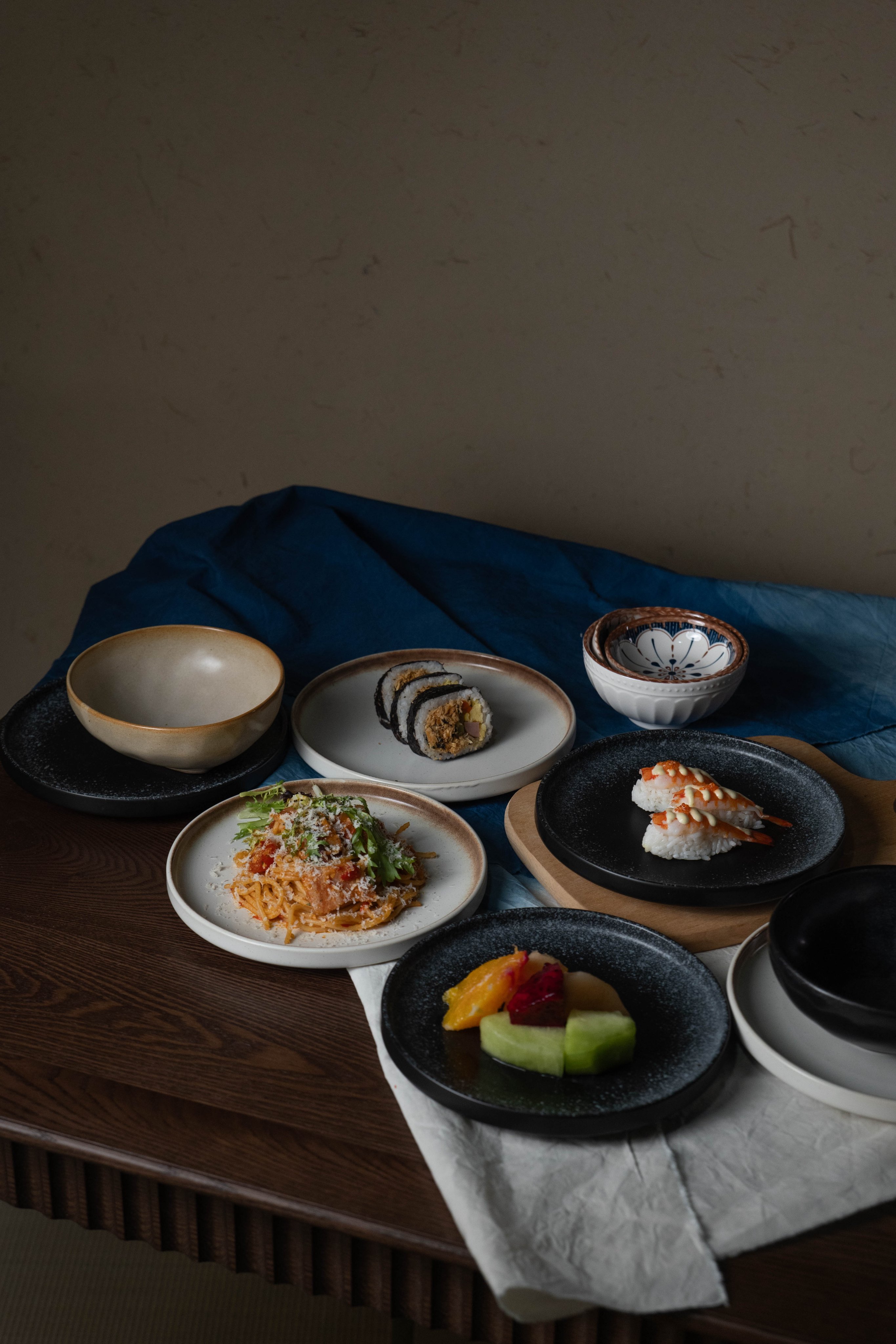 皿セット - البحث / X