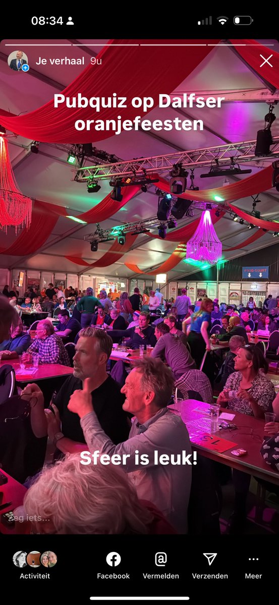 Genieten van gezelligheid in de tent van de Oranjevereniging Dalfsen. Gisteren de pubquiz met 82 teams en vanavond de voute bingo. Mooie gelegenheden om veel mensen te spreken.