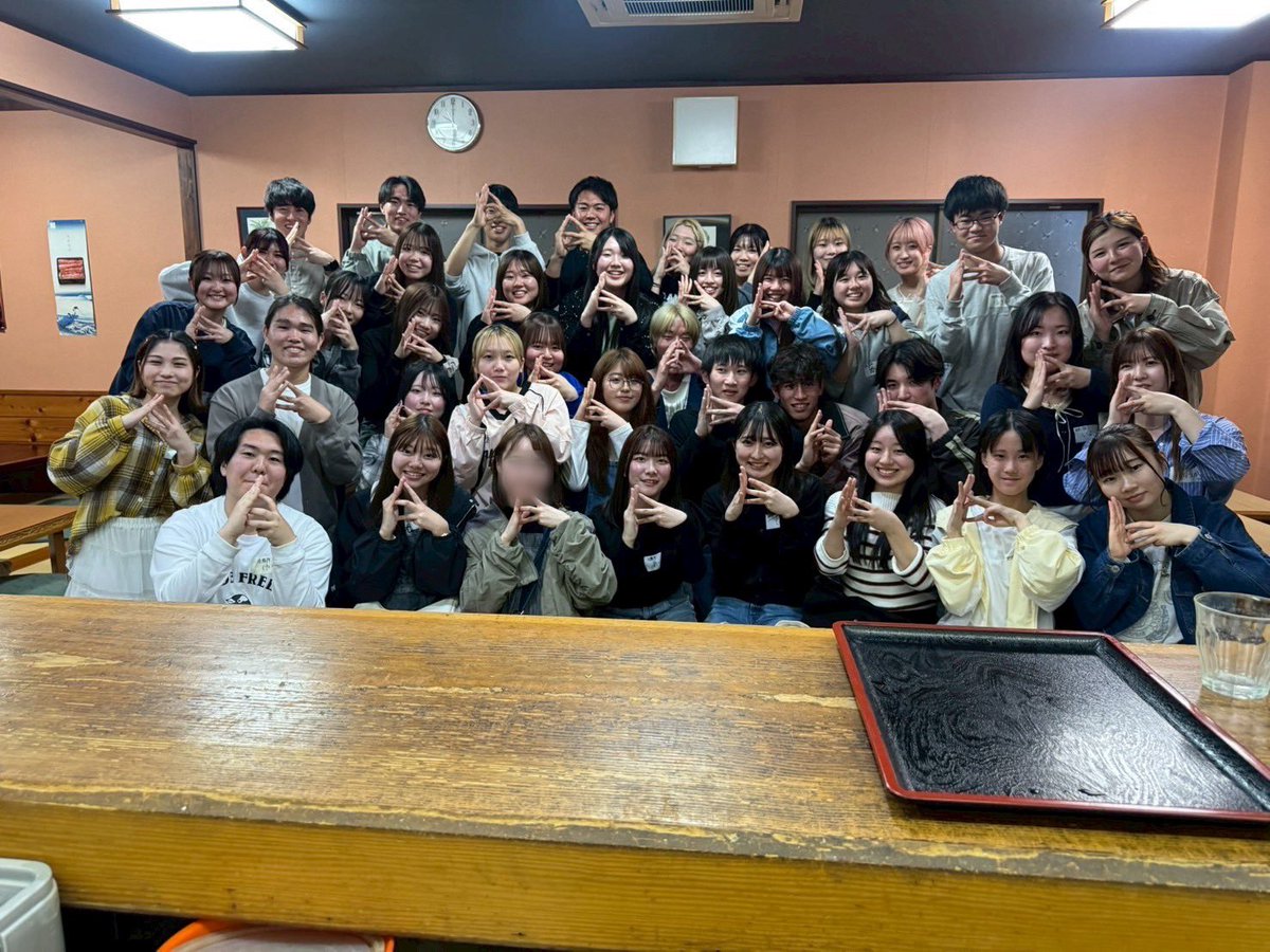 tsuru_ski_sb's tweet photo. 【活動報告】
4/21,23
新歓説明会をさせて頂き、説明会後はうなぎ川藤にてご飯会を開催しました🍚
どちらも多くの1年生が参加して下さりとても盛り上がりました🔥

まだまだ新歓企画を計画中なので少しでも興味がある方はどんどん連絡お待ちしています‼️
 #春から都留文
 #都留文科大学ブランカ https://t.co/MOwqG4RuQt