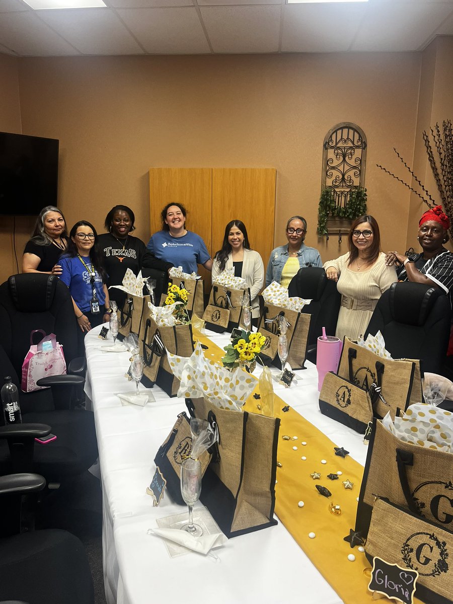 Holmes is extremely grateful for the beautiful women that take care of the campus!!! We appreciate each of you !!! We hope you enjoyed your lunch and gifts!!! #AdministrativeProfessionalsDay 
💚💛