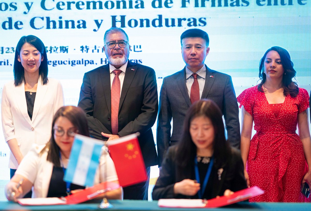 🦐🤝 ¡Grandes noticias!
Cuatro empresas chinas han firmado contratos para comprar alrededor de 1,200 toneladas de camarón hondureño durante el encuentro comercial China-Honduras.
Un nuevo fruto alentador en la cooperación pragmática entre la República Popular China y la República