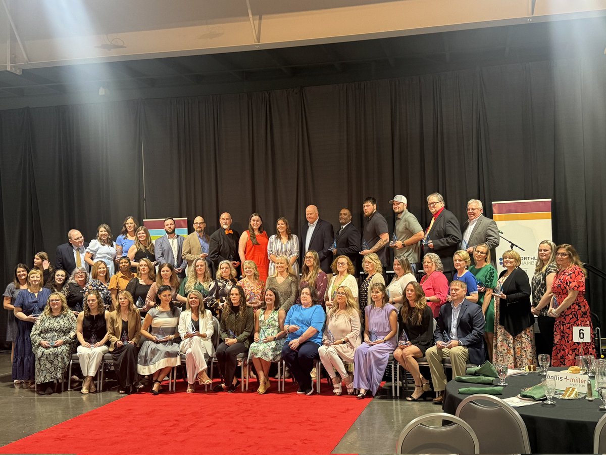 Tonight at the Northland Chamber of Commerce baquet our very own Janet DeWeese won an award for Excellence to Service in Education and Cherie Thatcher won and award for Excellence in Classroom Teaching! Beyond proud of these two and all they give to Barry Elementary! 🧡