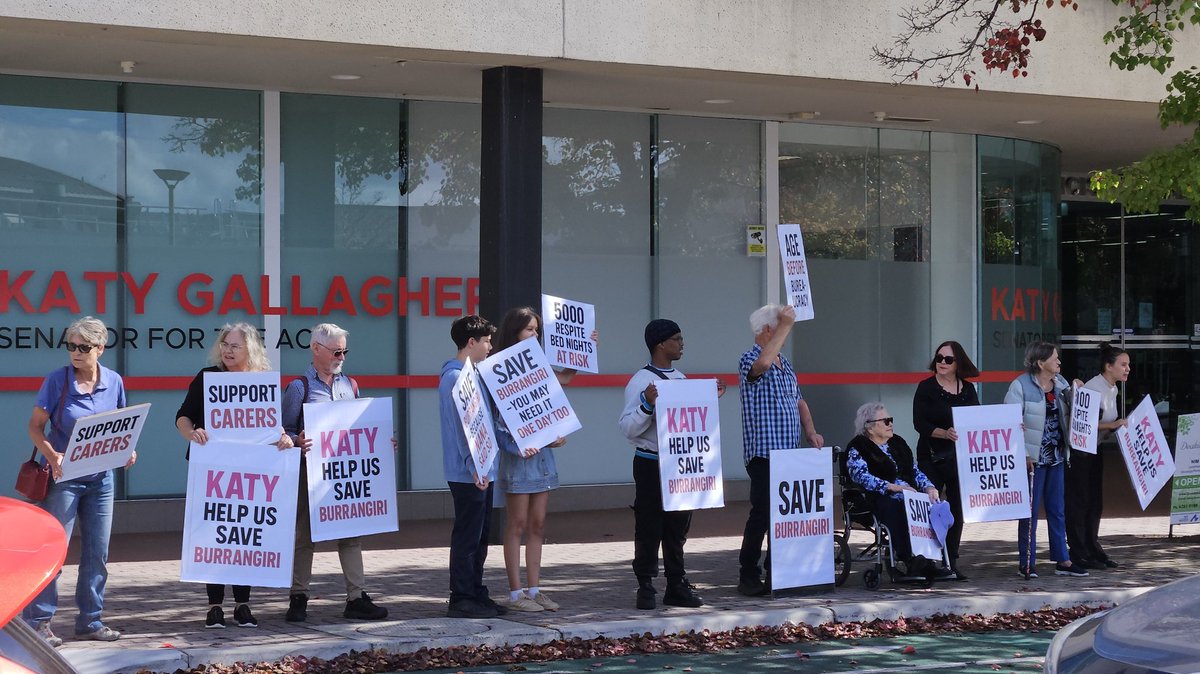 fimail70's tweet photo. Seen just now outside the Woden office of @SenKatyG. I don't live in Canberra anymore, and my parents live in Sydney, but I care about carers so I'm posting for them! #carersmatter #agedcare #burrangiri https://t.co/uYDzAWxrQs