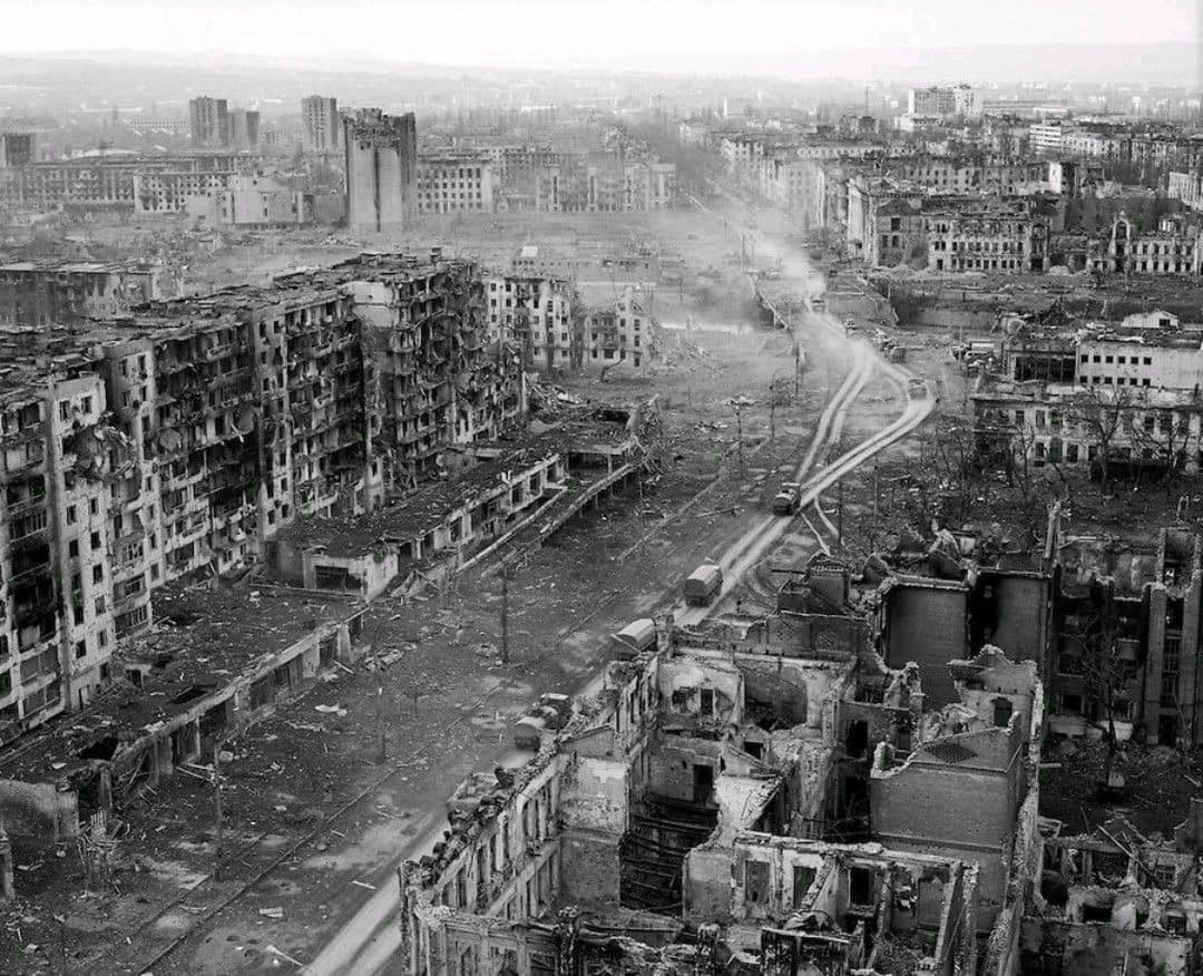 To all those urging Ukraine to enter peace talks with russia — please, take a close look at this photo.

This is Grozny, the capital of Chechnya. In 1999, it was reduced to rubble by russian forces — just three years after russia signed a peace treaty with Chechnya.

Russia