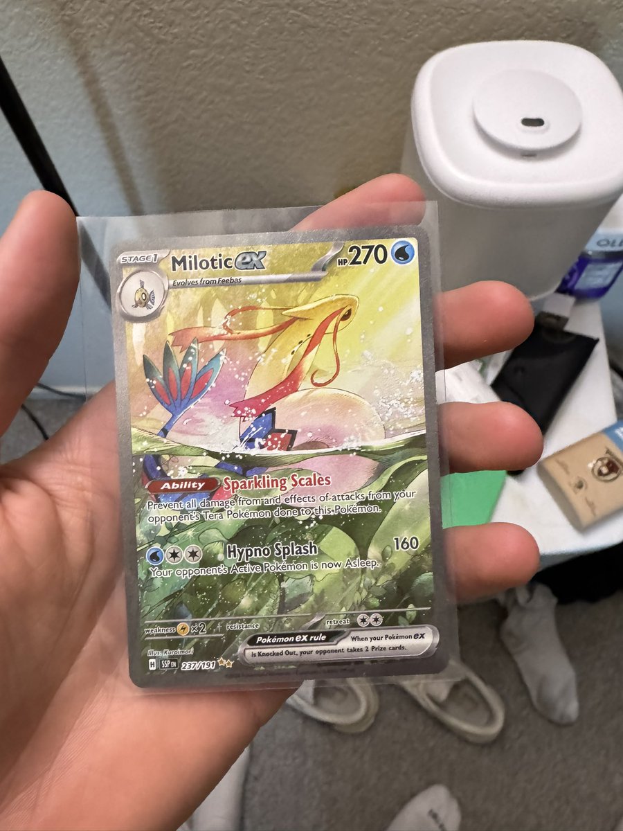 BigBoyJay247's tweet photo. First ever booster box 100$ pull https://t.co/isHmTFhZ99
