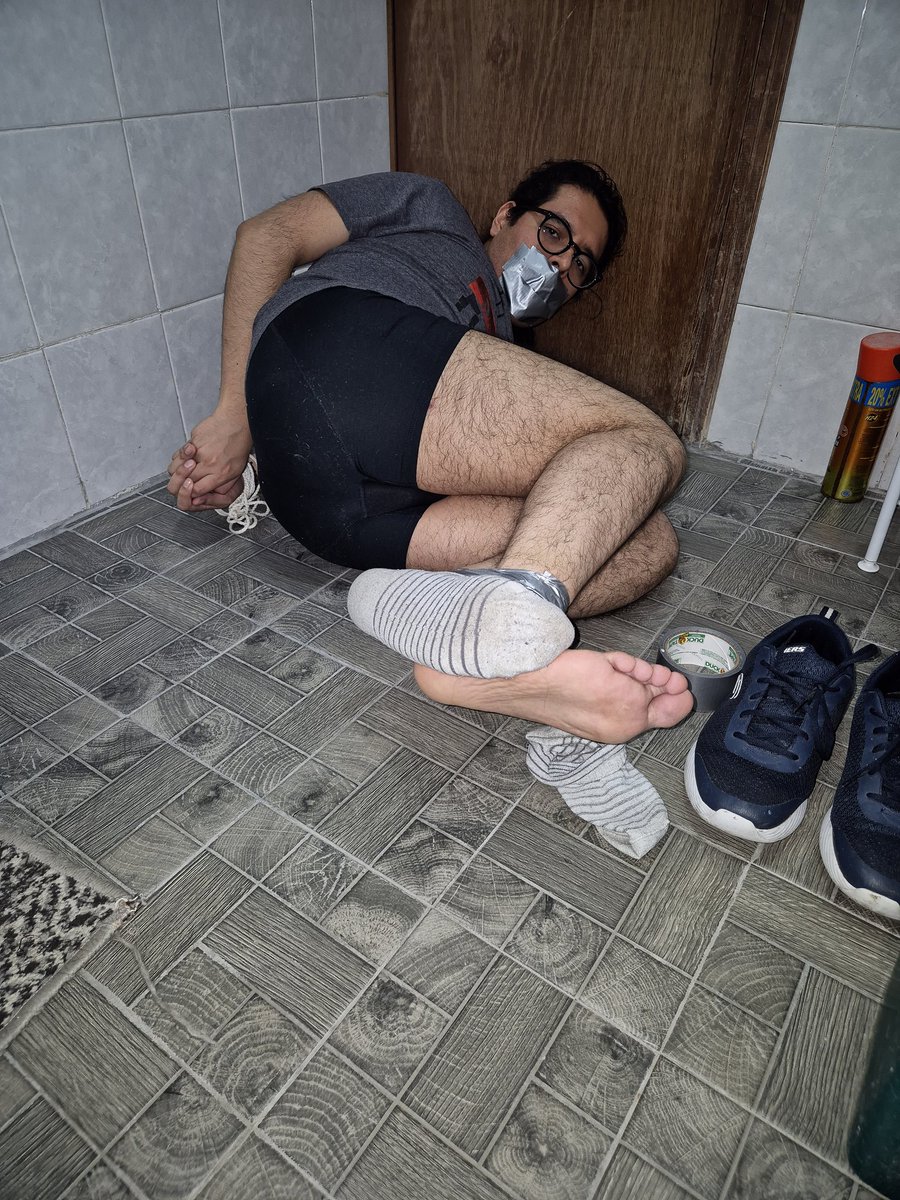Fernand067BD's tweet photo. ¿Si me encontraras así no me ayudarías a escapar?
#tiedup #meninbondage #guytiedup #feettied #stinkyfeet #stinkysocks #boundguy #maletied #malebondage #ducktapebondage https://t.co/mkzTERUKO7