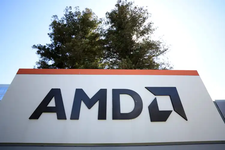 $AMD is improving their software stack extremely fast

SemiAnalysis just posted a new review on $AMD's progress

The culture shift is noticeable

$AMD is advancing faster than ever in the software department

CUDA took 20 years to develop, but catching up is easier than