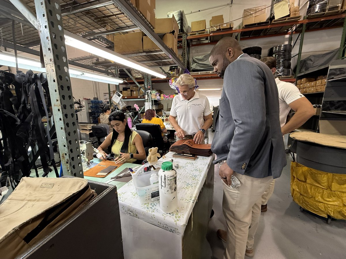 RepDonaldsPress's tweet image. Headquartered in our Southwest Florida community, @KorchmarBags has been assembling leather goods in America for over a century.

I met with Korchmar leadership at their Naples factory to discuss on-shoring US manufacturing, supply chains, trade, and “Made in the USA” production.
