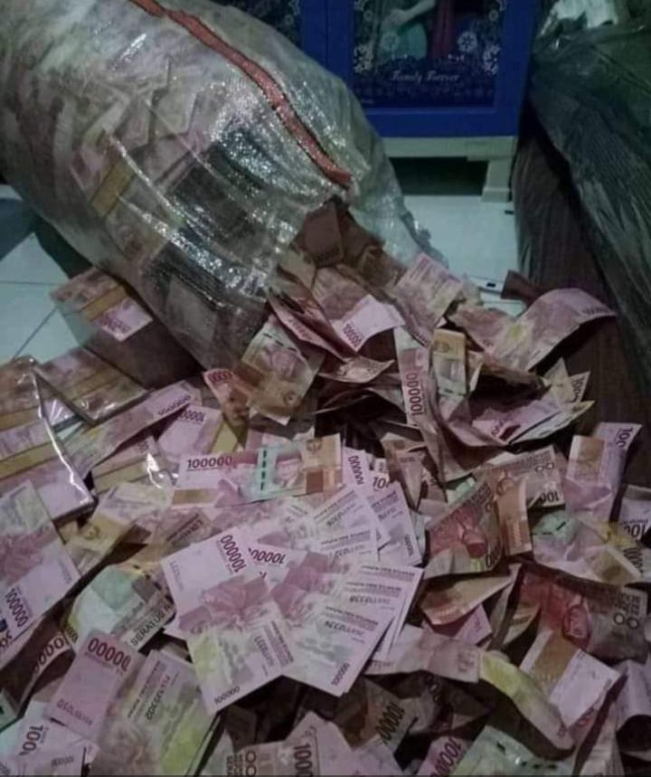 RuangSenja_id's tweet image. kalo lu dapet duit segini, hal yg pertama lu lakuin apa??