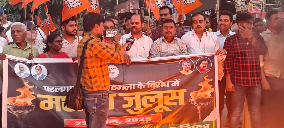 RupaSingh58's tweet photo. इस्लामिक आतंकवादियों द्वारा जम्मू कश्मीर के पहलगाम में हिंदू पर्यटकों की हत्या अक्षम्य है।

धर्म के नाम पर निर्दोष हिंदुओं की हत्या करने वाले कायर आतंकवादियों को हमारी सेना ऐसी सजा देगी, जो उनकी पुश्तें याद रखेंगी। https://t.co/j212CYf8tA