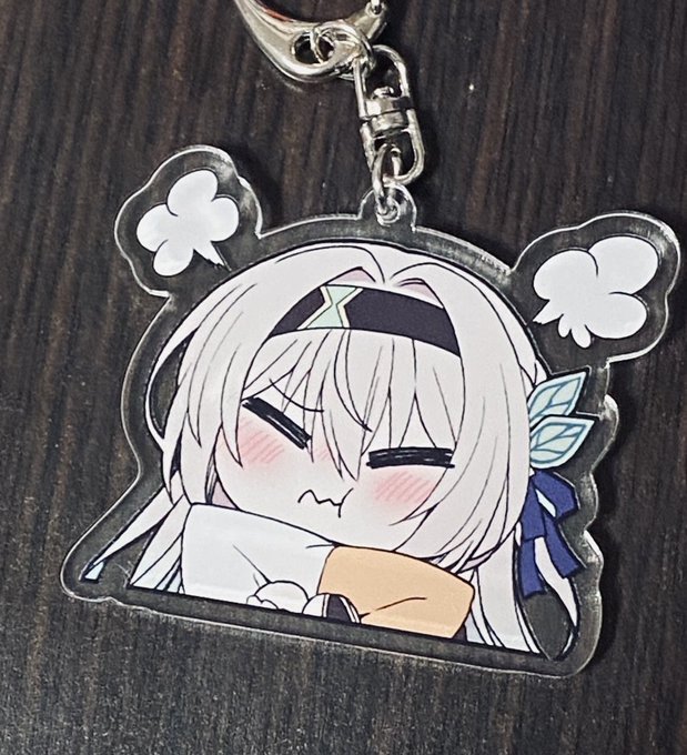 コミ1に今月作ったホタルアクキー持っていきます!頒布価格は500円ですー٩( 'ω' )و 
キャストリス編成に主人公を取られちゃってる方にぜひ! 