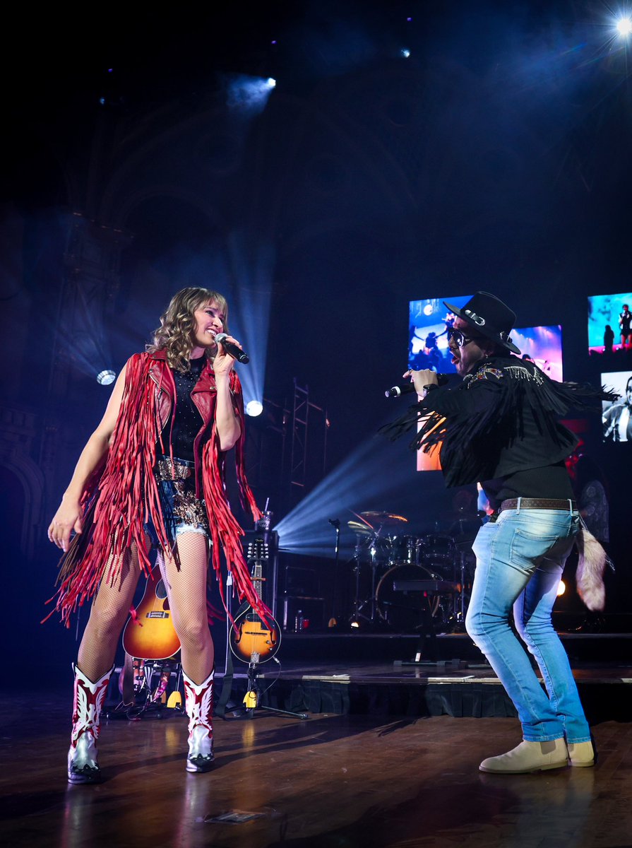 haashoficial's tweet photo. VANCOUVER 🍁 🇨🇦 ¡Son lo máximo! Primera vez con ustedes y se sintió como estar en casa. Nos regalaron una noche increíble. #SoldOut más a HAASHVILLE 🌵🥰❤️ https://t.co/wwAkZxOI8G