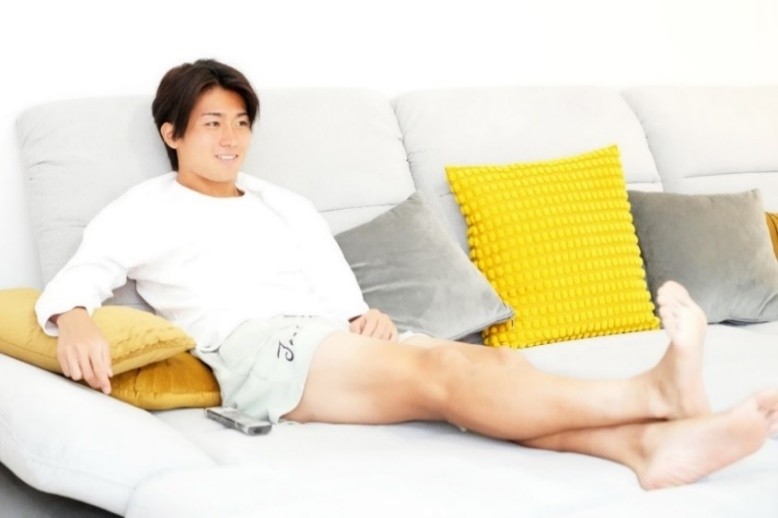 SoccerKingJP's tweet photo. 📸発表📸
日本代表FW中村敬斗、6月4日に初のフォトブックを発売「もっと知ってもらえたら嬉しい」
https://t.co/Ul0hOh8DqN

🗣編集部より
「プライベート写真満載のフォトブックには『鍛え抜かれた肉体』や『未公開プレー写真』、『超貴重フォト』など計222点が収録されています」 https://t.co/PyLdvh1Ia9