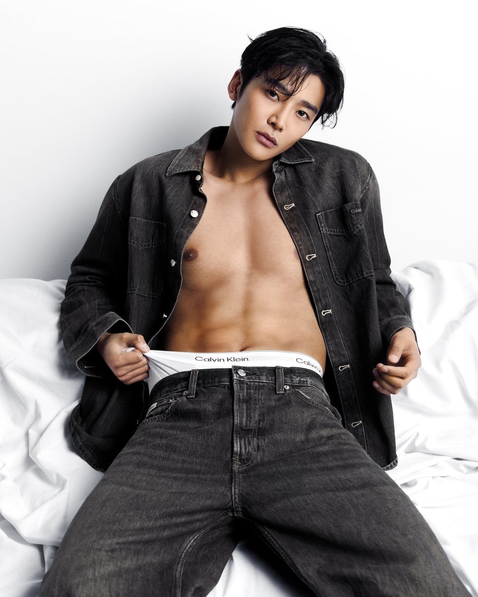 make it monochrome.

Rowoon flashes the logo waistband. layered with baggy jeans and a matching overshirt.

what’s your denim look this season?