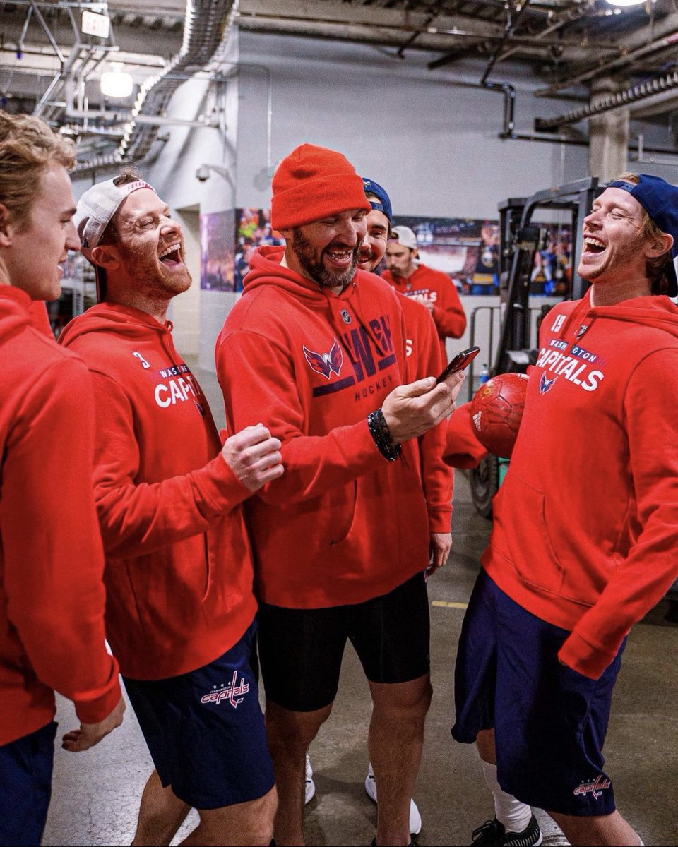 capsreplays's tweet photo. reading all the habs fans complain https://t.co/poK63Ee9lo