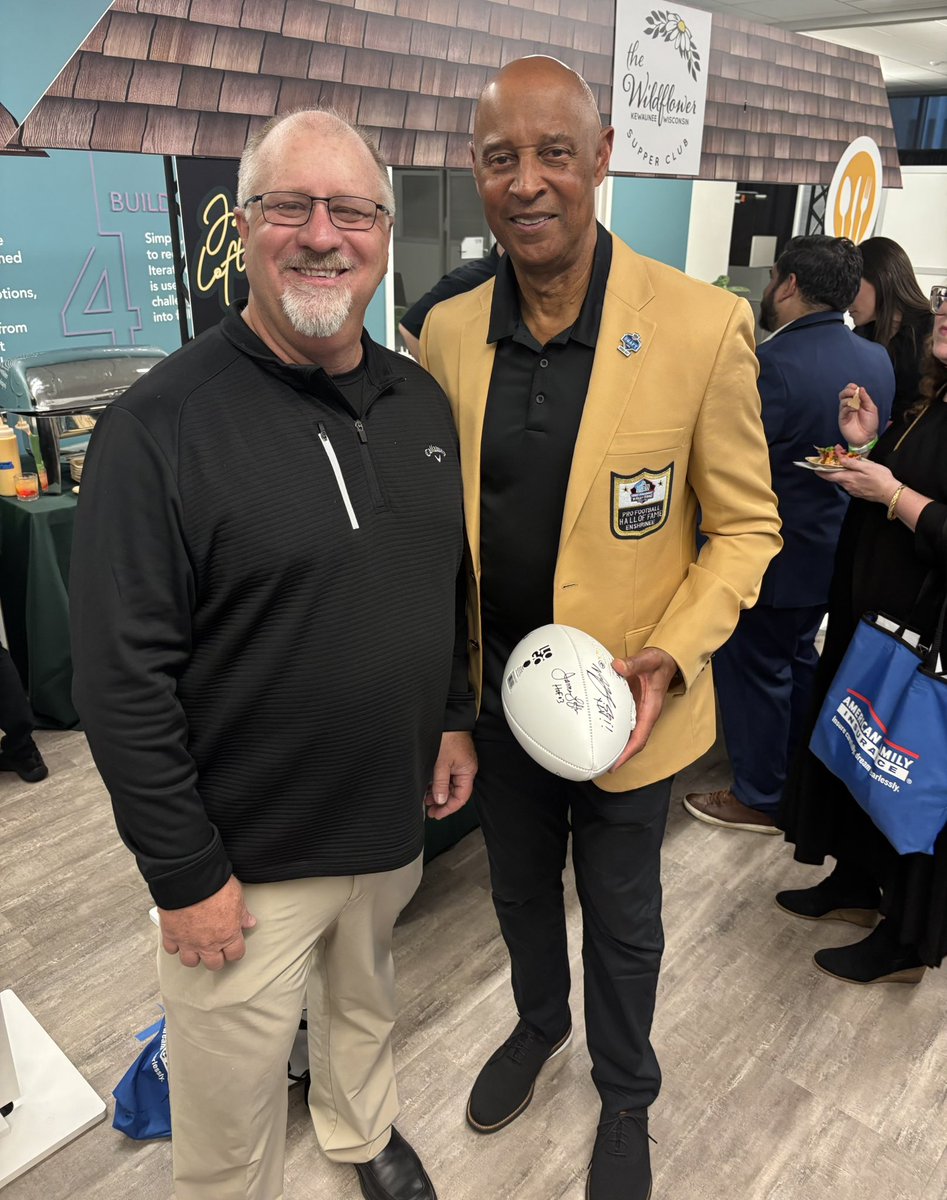 Fun to attend Taste of the Draft, raised money for <a href="/GENYOUthNow/">GENYOUthNow</a> .. <a href="/carlahall/">Carla Hall</a> <a href="/andrewzimmern/">Andrew Zimmern</a>