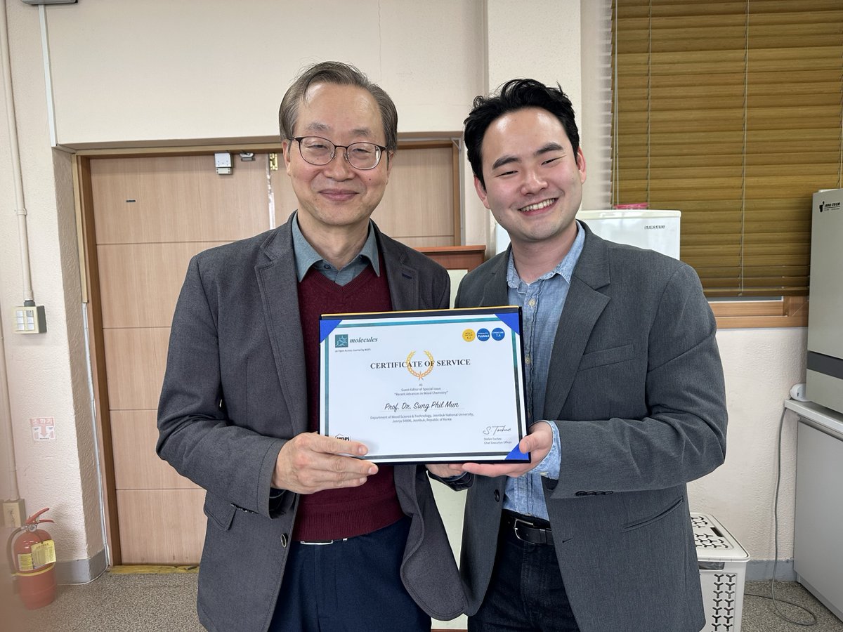 mdpikorea's tweet photo. ๐งณ Earlier this month, we headed down south to Jeolla-do to visit several esteemed professors of diverse research fields, including #appliedoptics, #clinicalmedicine, #computerengineering, and more.
Here are the professors we had the pleasure of meeting:
From #GIST(Gwangju Institute of Science & Technology): Prof. Dr. Byeong Ha Lee, Prof. Dr. Sung Yang, Prof. Dr. Yongmin Song
From #ChonnamNationalUniversity: Prof. Dr. Sung-Wan Kim, Prof. Dr. Changjong Moon, Prof. Dr. Su-Yol Lee
From #ChosunUniversity: Prof. Dr. Seokjoo Shin
From #JeonbukNationalUniversity: Prof. Dr. Sung Phil Mun
All of these professors had lots of helpful feedback for MDPI journals such as @Photonics_MDPI, @Molecules_MDPI, @ElectronicsMDPI, @IJMS_MDPI, @Biosensors_MDPI, and @Sus_MDPI.
A key suggestion mentioned by Prof. Su-Yol Lee was to reach out to researchers from the BrainKorea (#BK21) initiative - a government-led project aimed at fostering outstanding researchers and establishing advanced graduate schools - to collaborate on Special Issues. We also received recommendations for academic conferences to attend, such as theย Korean Society of #VeterinaryScience and International Conference on #InformationNetworking.
Thank you to these esteemed scholars for their valuable time and insights! ๐
-
๐งณ ์ด๋ฒ ๋ฌ์ ์ ํฌ๋ ์ ๋ผ๋๋ก ์ด๋ํ์ฌ #์์ฉ๊ดํ, #์์์ํ, #์ปดํจํฐ๊ณตํ ๋ฑ ๋ค์ํ ์ฐ๊ตฌ ๋ถ์ผ์์ ํ์ฝํ๊ณ ๊ณ์ ์ฌ๋ฌ ์ ๋ช
ํ ๊ต์๋๋ค์ ๋ง๋ ๋ต์์ต๋๋ค:
#๊ด์ฃผ๊ณผํ๊ธฐ์ ์(GIST): ์ด๋ณํ ๊ต์๋, ์์ฑ ๊ต์๋, ์ก๋ฏผ ๊ต์๋
#์ ๋จ๋ํ๊ต: ๊น์ฑ์ ๊ต์๋, ๋ฌธ์ฐฝ์ข
๊ต์๋, ์ด์์ด ๊ต์๋
#์กฐ์ ๋ํ๊ต: ์ ์์ฃผ ๊ต์๋
#์ ๋ถ๋ํ๊ต: ๋ฌธ์ฑํ ๊ต์๋
Photonics, Molecules, Electronics, International Journal of Molecular Sciences, Biosensors, Sustainability ๋ฑ MDPI ์ ๋์ ๋ํด ์ ์ตํ ํผ๋๋ฐฑ์ ๋ง์ด ์ฃผ์
จ์ต๋๋ค.
ํนํ ์ด์์ด ๊ต์๋๊ป์๋ ์ ๋ถ ์ฃผ๋ ํ๋ก์ ํธ์ธ BK21(BrainKorea 21) ์ฌ์
์ ์ฐธ์ฌํ๊ณ ์๋ ์ฐ๊ตฌ์๋ค๊ณผ ํ์
ํ์ฌ ํน๋ณํธ(Special Issue)๋ฅผ ๊ธฐํํด๋ณด๋ ๊ฒ์ ์ ์ํ์
จ์ต๋๋ค. ๋ํ, ์ฐธ์ํ ๋งํ ํ์ ๋ํ๋ก๋ ๋ํ์์ํํ์ International Conference on Information Networking ๊ตญ์ ํ์ ๋ํ ๋ฑ์ ์ถ์ฒํด ์ฃผ์
จ์ต๋๋ค.
์์คํ ์๊ฐ๊ณผ ์๊ฒฌ์ ๋๋ ์ฃผ์ ๊ต์๋๋ค๊ป ์ง์ฌ์ผ๋ก ๊ฐ์ฌ๋๋ฆฝ๋๋ค! ๐
#mdpikoreasv #openaccess #academicpublishing #research #์คํ์ก์ธ์ค #ํ์ ์ถํ #๋
ผ๋ฌธ #์ฐ๊ตฌ