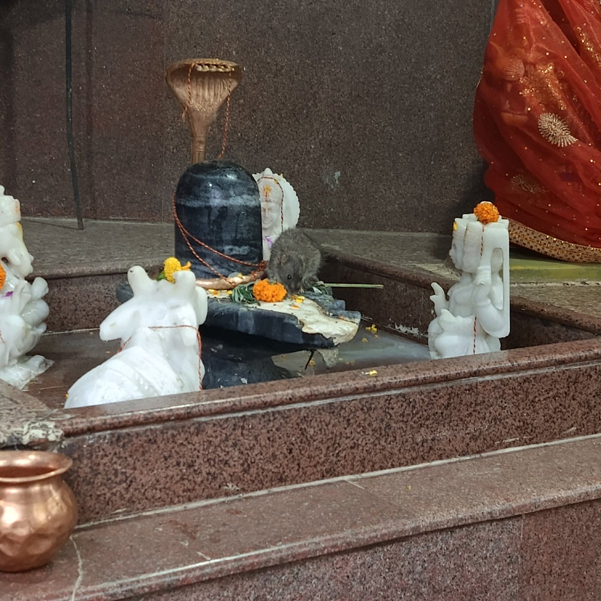 ॐ