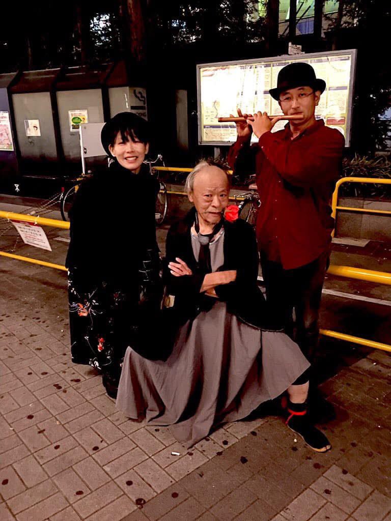 突然ですが、今晩4月24日
19:30〜20:30の間
デカルコマリィさんと杉浦康博にて

鏡野有栖のレクイエムを行います。
〜マリィさんの踊りと杉浦の篠笛にて〜

マリィ氏のブログ

京都/新京極通六角「ろっくんプラザ」に私を置く～無明に風、踊ル！＜処
google.co.jp/maps/place/%E3…

kahara.typepad.jp/dm/2025/03/