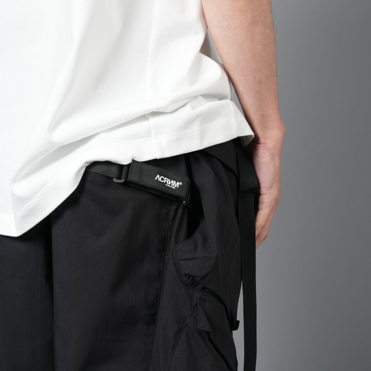 confidencekouri's tweet image. ACRONYM / SP56A-M / NYLON STRETCH DOUBLE CARGO SHORT PANT

2025.05.01(Thu) release.

詳細はこちら👇
confidence2011.jp/products/detai…

#acronym #アクロニウム #techwear #darkfashion