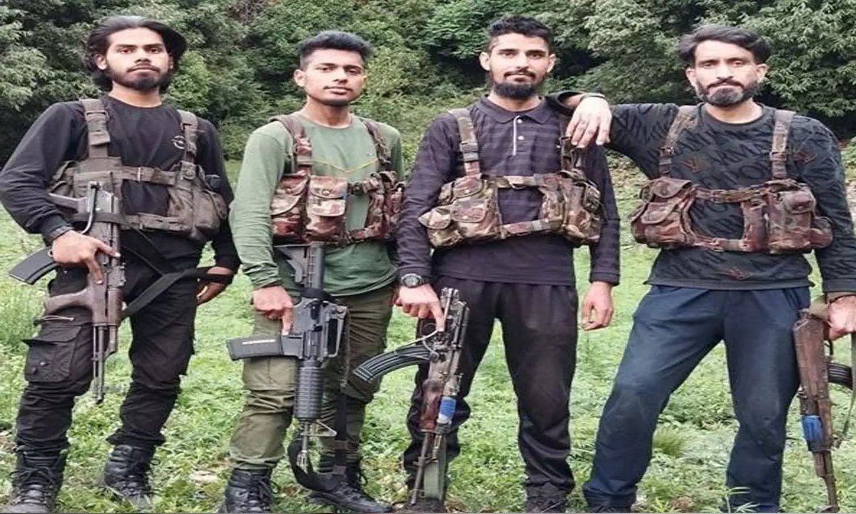 The security agencies have share this image of the perpetuators of the heinous crime in Kashmir.

These 4 guys wore all their gear, stood in a line &amp; posed for this pic, then asked the photographer to send a copy to the security agencies.  By WhatsApp? Or email? 

#Phalagamattack