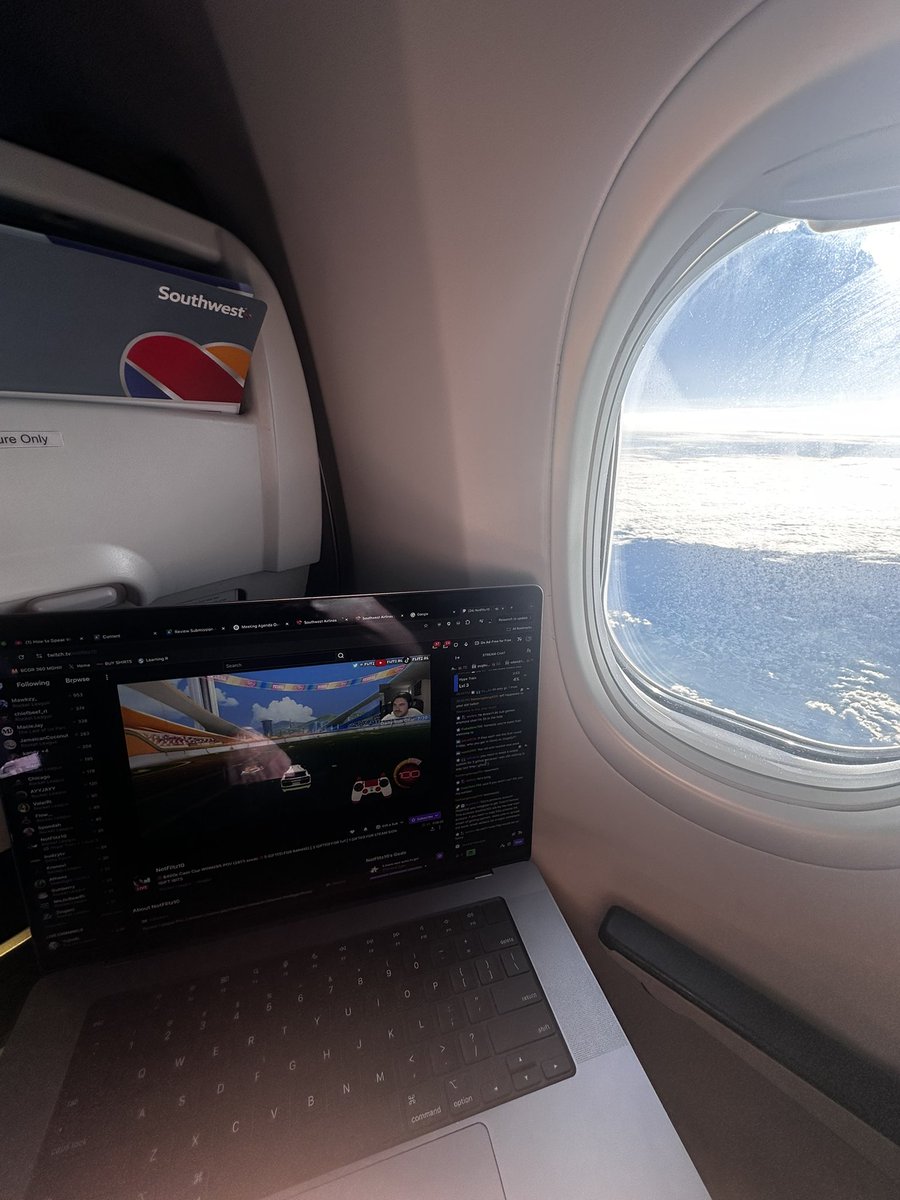 Watching my favorite streamer <a href="/_Flitz/">Dylan</a> in the sky on my way to Orlando. See everyone on the pitch tomorrow 💆🏼‍♂️