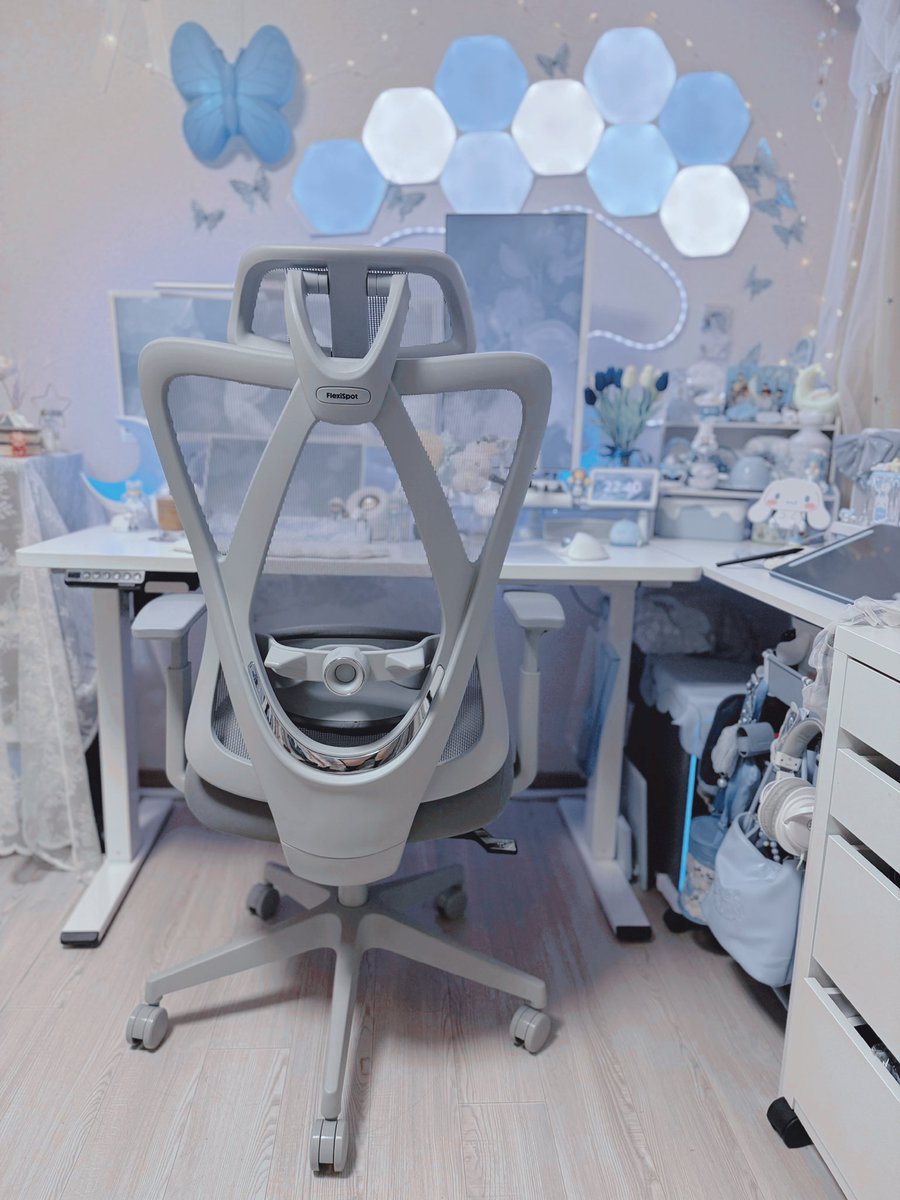 lyl_0o's tweet image. FlexiSpot《 @FlexiSpot_JP 》様より
オフィスチェア「C5」をご提供いただきました✨️

✔︎︎︎︎座面クッションに厚みがあって座り心地◎
✔︎︎︎︎メッシュ素材で通気性抜群！これからの季節に◎
✔︎︎︎︎暗すぎないグレーカラーがデスクとの相性◎

↓ツリーに続きます
#FlexiSpot　#desksetup