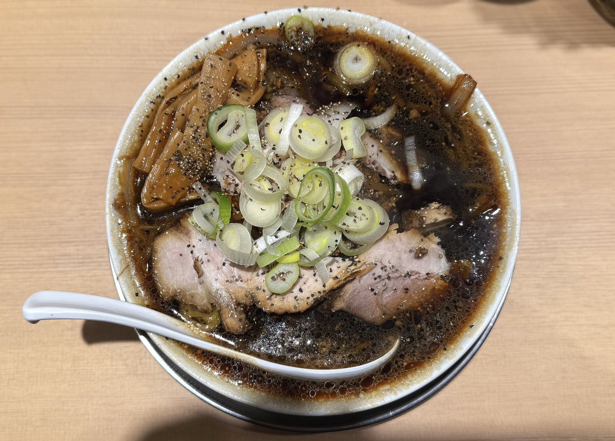 札幌 六坊（高田馬場）: 札幌ブラック。本日オープン！行列！「渡なべ」の渡辺樹庵氏が手がける新店です。味は言わずもがな、美味しかったです！！！