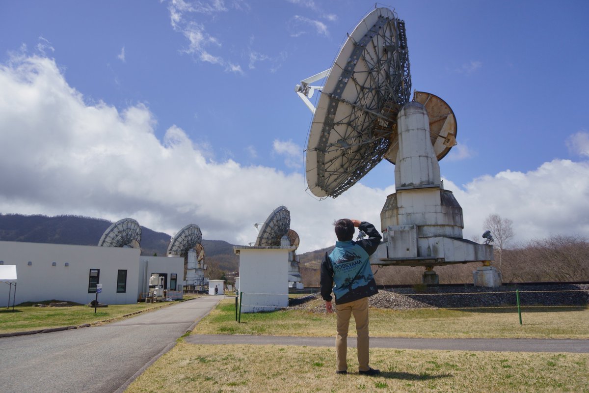 NAOJ_Nobeyama's tweet photo. #国立天文台野辺山 で一番大きな45m電波望遠鏡を紹介します📡 高精度パラボラ世界最大級です！！今日はミリ波干渉計の見回りにも行って来ました。 https://t.co/rBhJlrRoY5