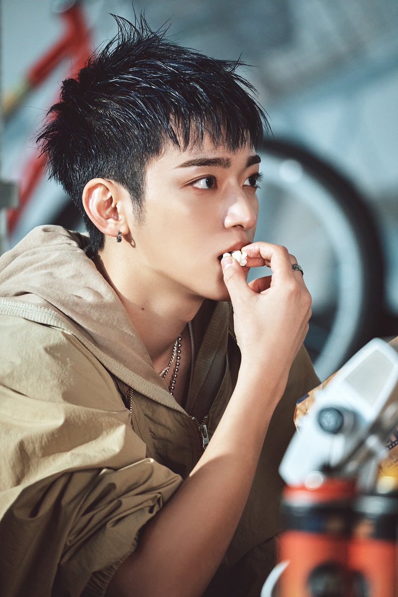 whib_official's tweet photo. [#WHIB_pic📸]

WHIB ‘BANG OUT’ MV BEHIND #1

#WHIB #휘브
#BANG_OUT #뱅아웃

#LEEJEONG #이정
#JAEHA #재하
#INHONG #인홍
#WONJUN #원준 https://t.co/FyasoTD6e1