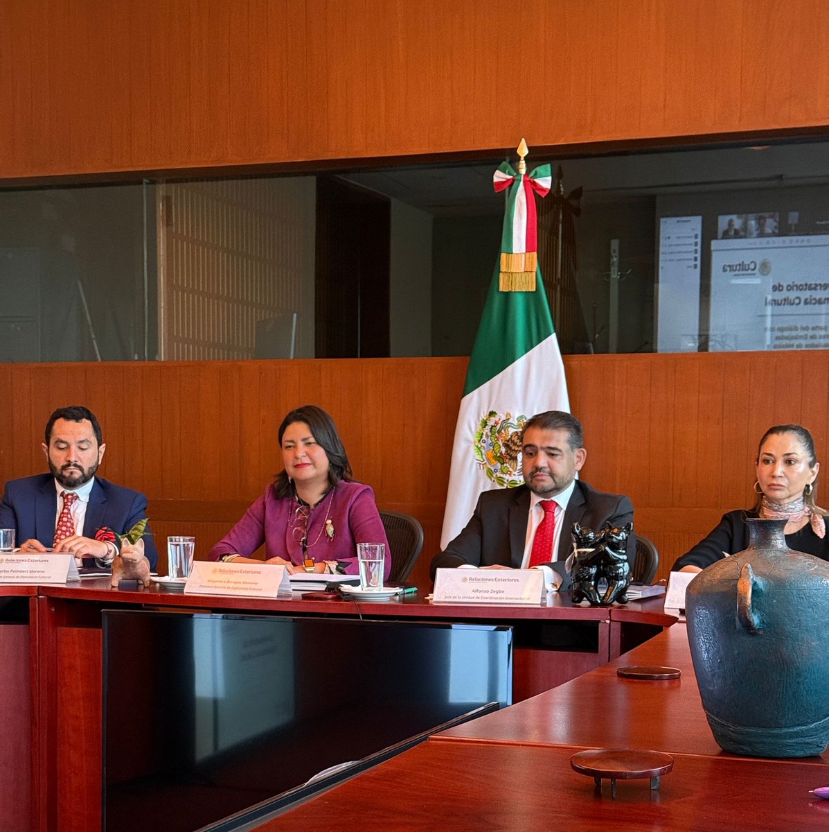 COMUNICADO CONJUNTO. "Realizan Secretarías de Relaciones Exteriores y de Cultura conversatorio sobre Diplomacia Cultural".

gob.mx/sre/prensa/rea…