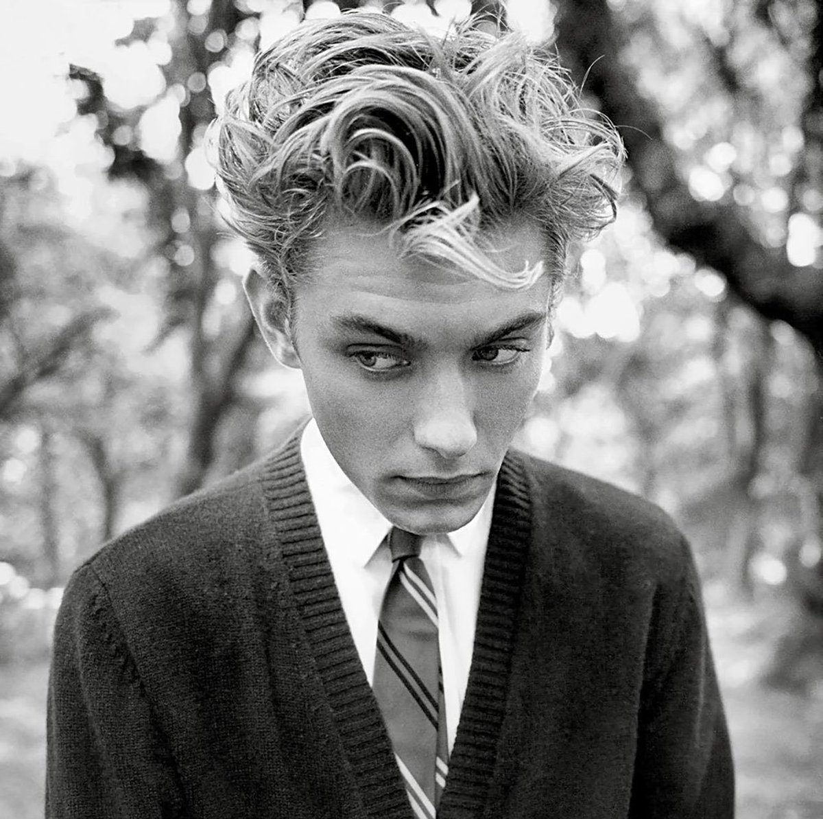 suddenxfear's tweet photo. jude law for vogue by walter chin, 1995 https://t.co/2tjeM5jLmR
