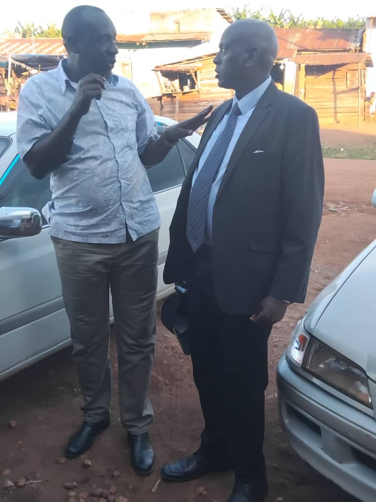 MParate24130's tweet photo. Maj Rtd Nathan Musiime Parata an aspiring MP Rushenyi constituency 2026-2031 interacting with the chairperson of Enkurura village,Mr Kabeho Herbert, on the NRM election road map https://t.co/YgLzM1hsh0