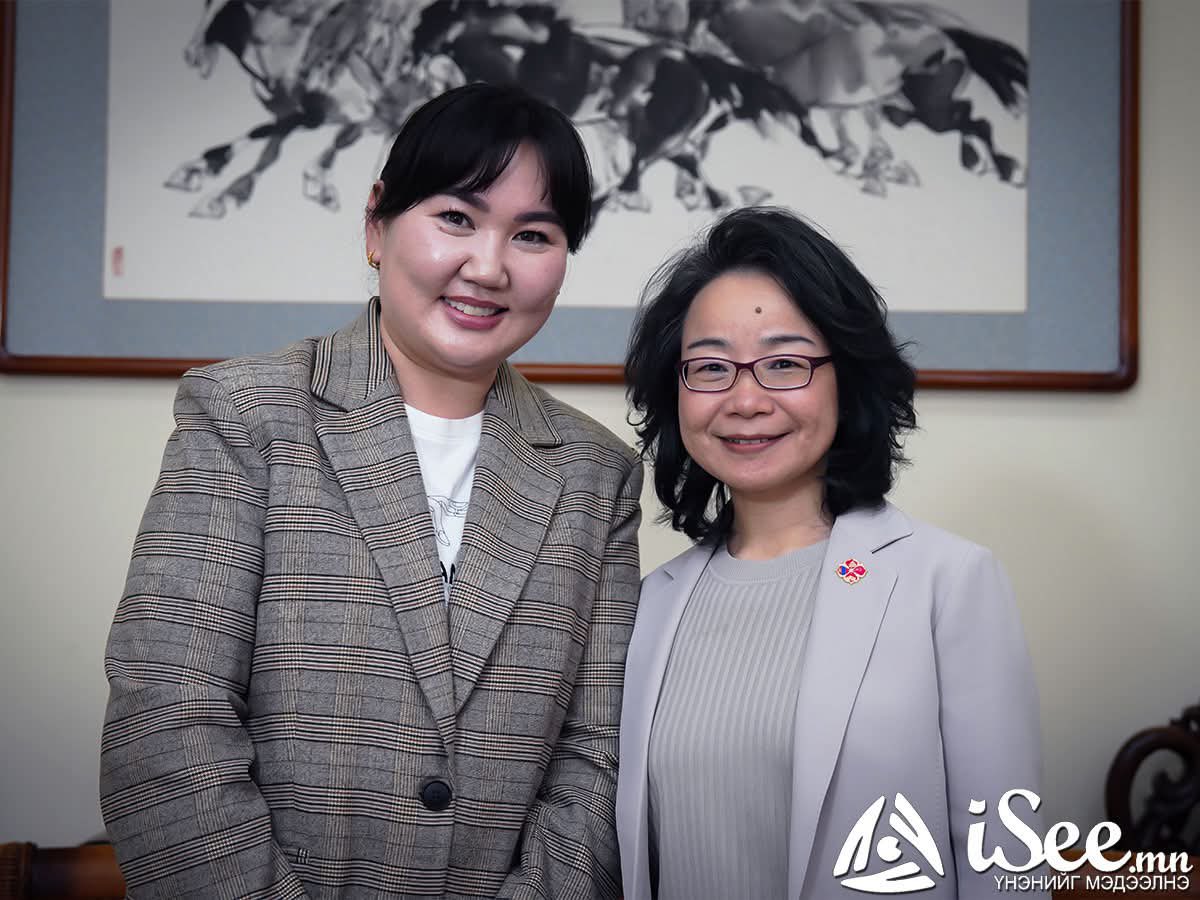 БНХАУ-д  аялахдаа худалдан авалт хийсэн бол НӨАТ-ын 11 хувийн буцаан олголтыг тэр даруйдаа дэлгүүрээсээ авдаг болжээ.  Өмнө нь tax free -г хилээр гарахдаа л авдаг байсан. Ярилцлагыг isee.mn/n/77117 линк дээр дарж уншина уу.